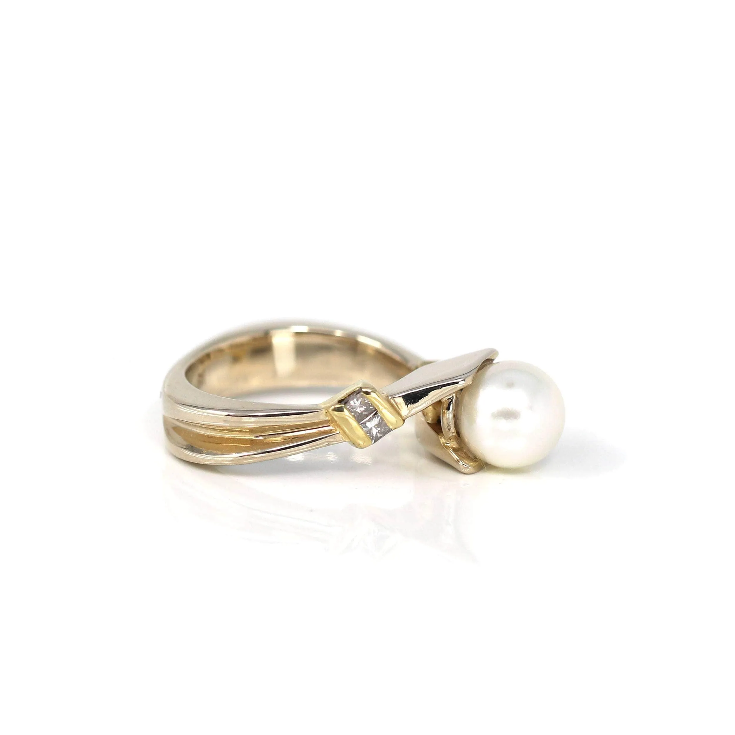 18k Yellow Gold Akoya Cultured White Pearl Diamond Ring