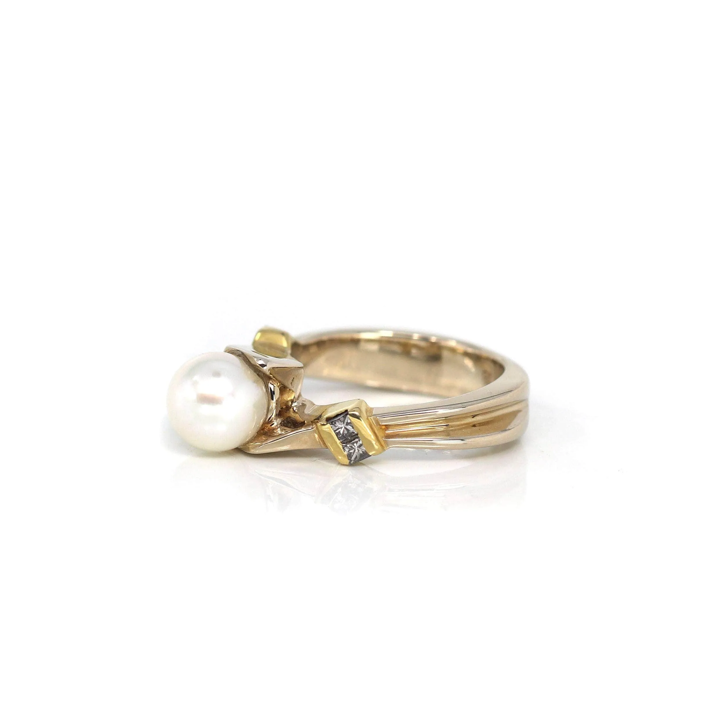 18k Yellow Gold Akoya Cultured White Pearl Diamond Ring