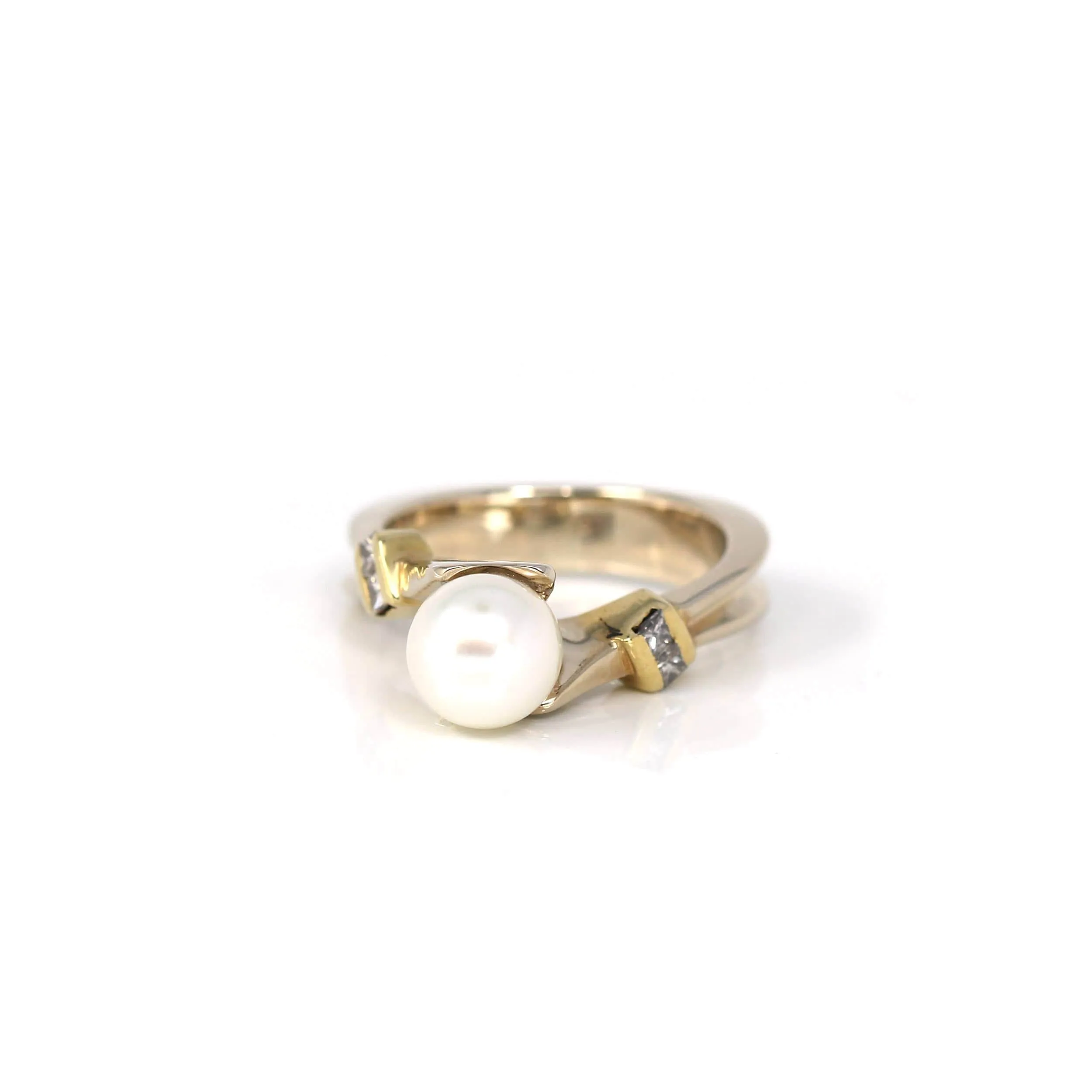 18k Yellow Gold Akoya Cultured White Pearl Diamond Ring