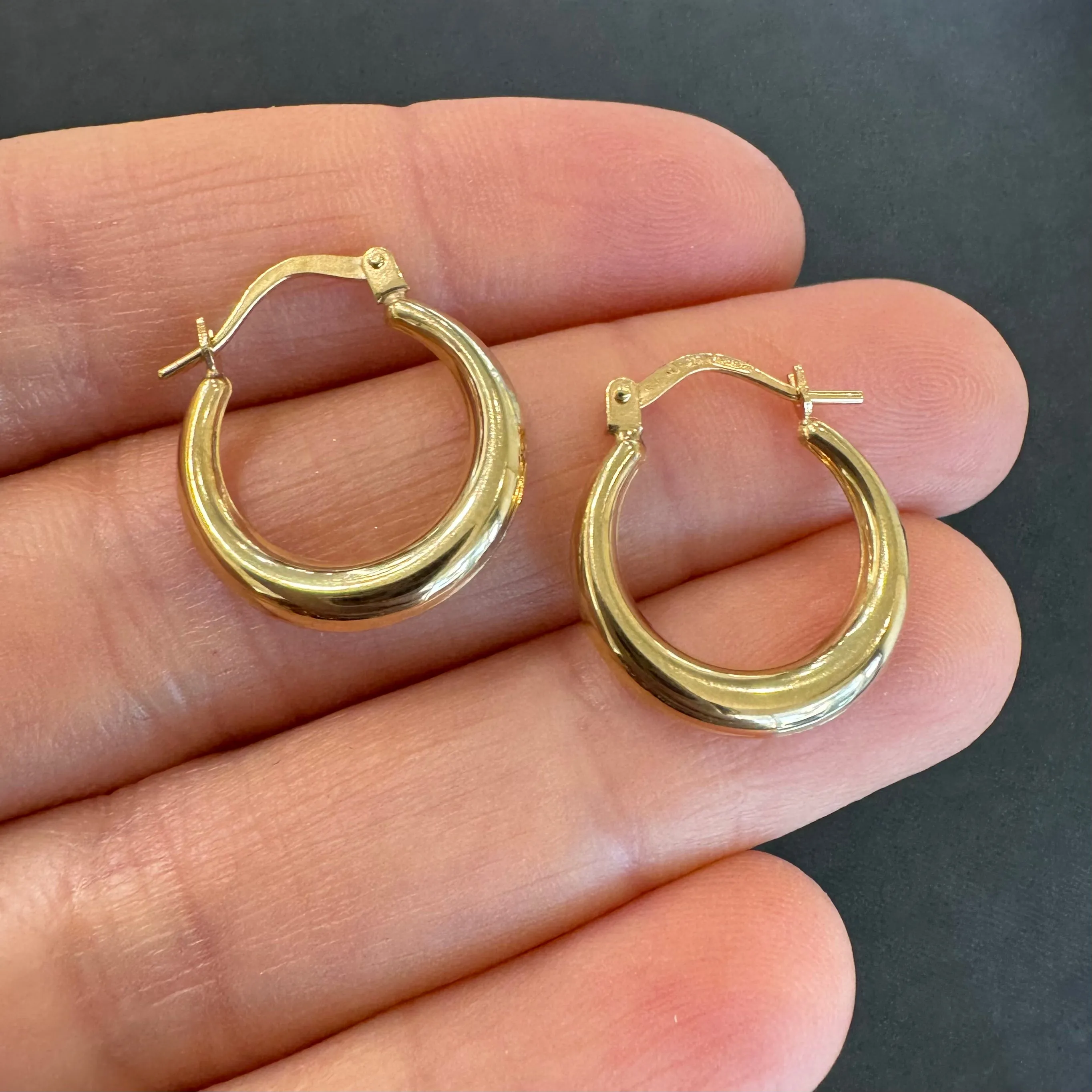 9ct Yellow Gold Graduated Hoop Earrings