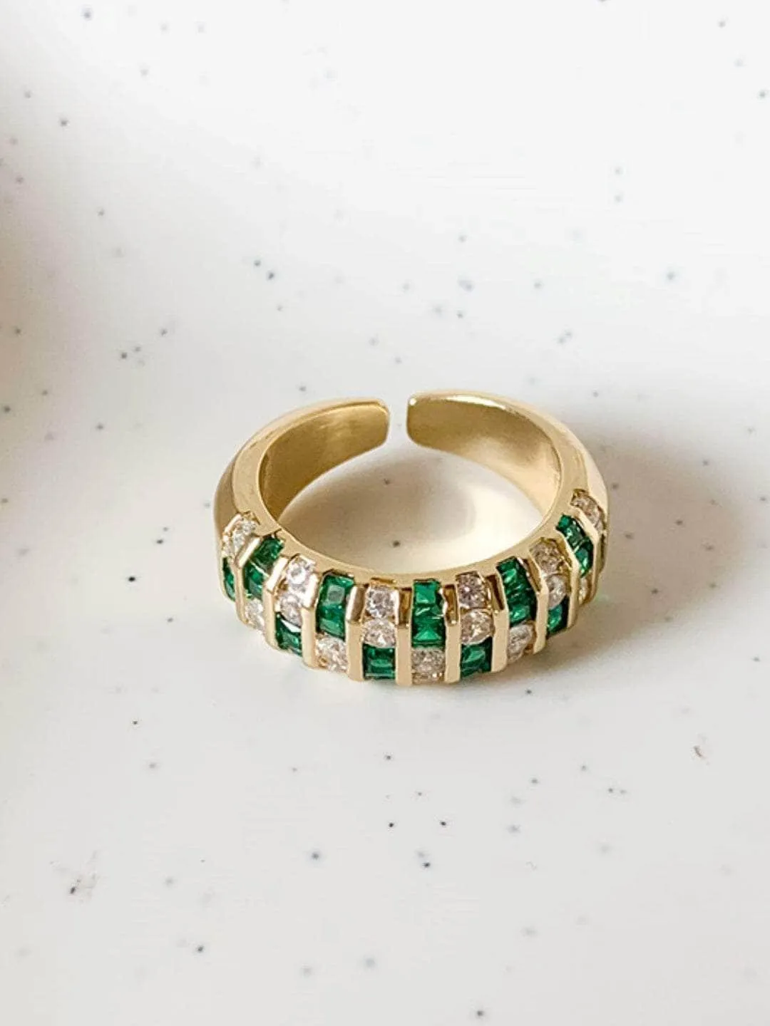 Divya Agarwal In Vintage Eternity Band Ring