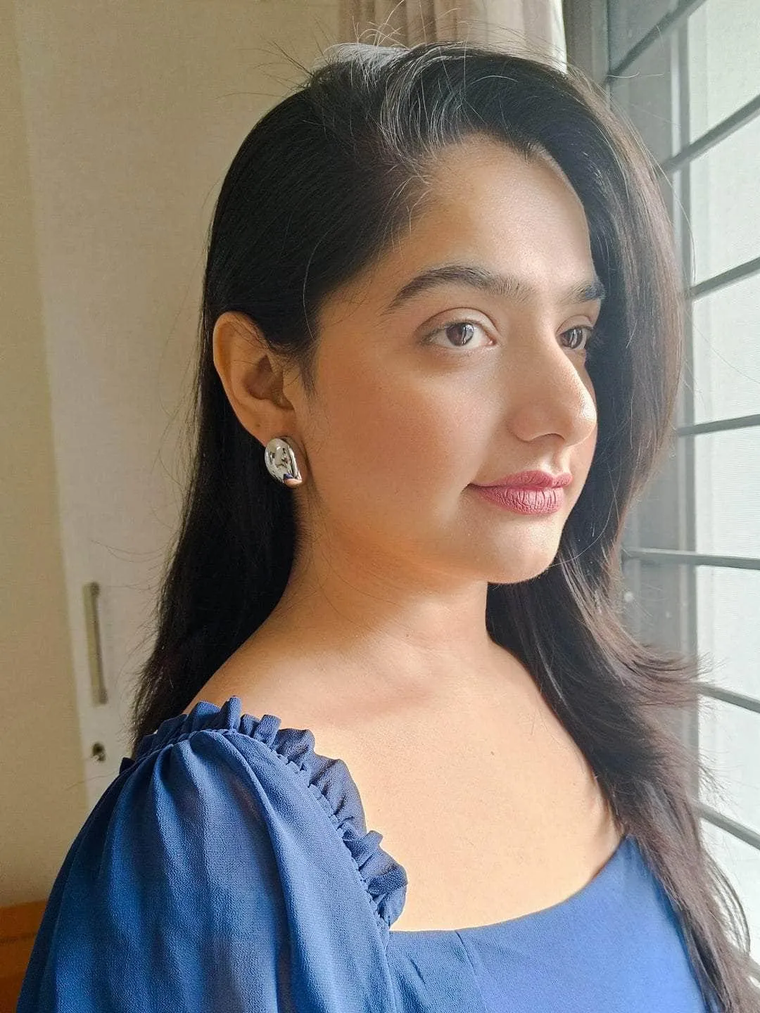 Radhika Madan In C Shaped Stud Earrings Silver