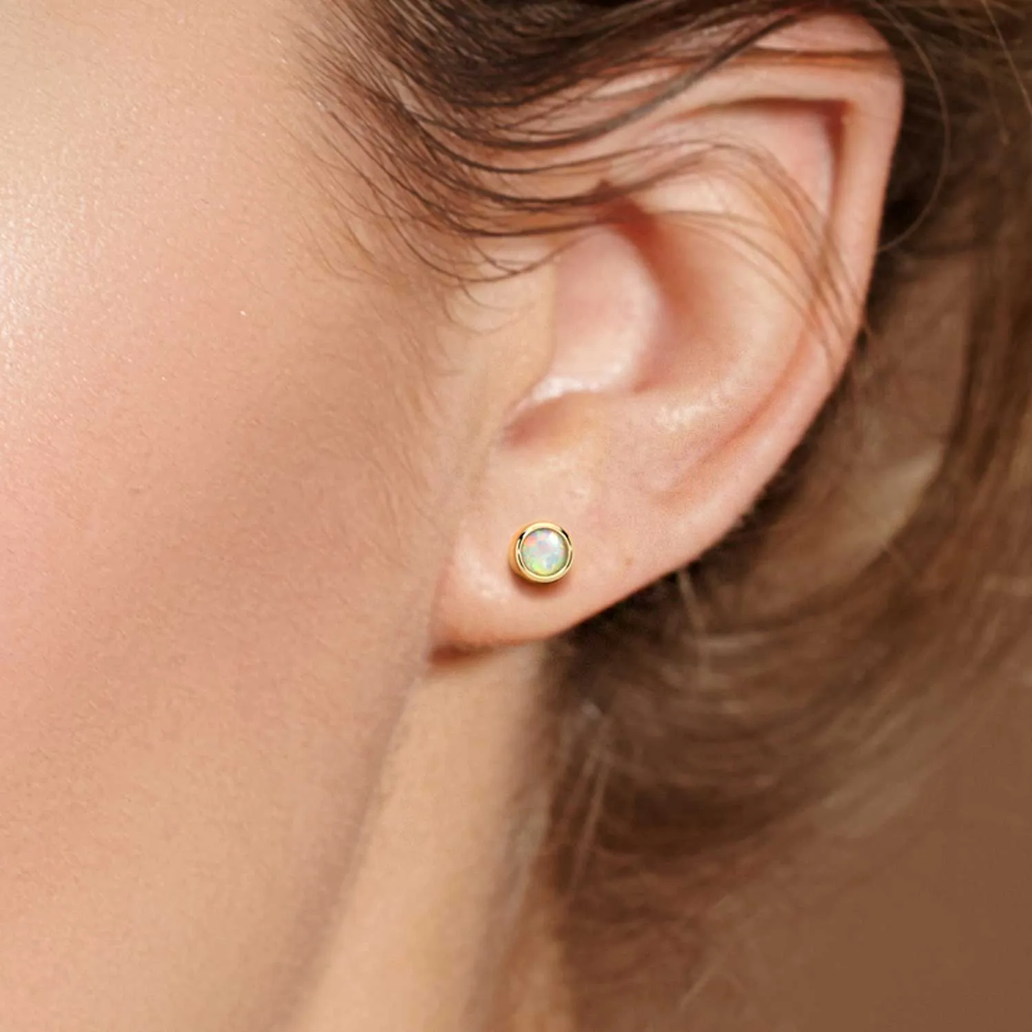 White Opal Stud Earrings - Round 18 K Gold