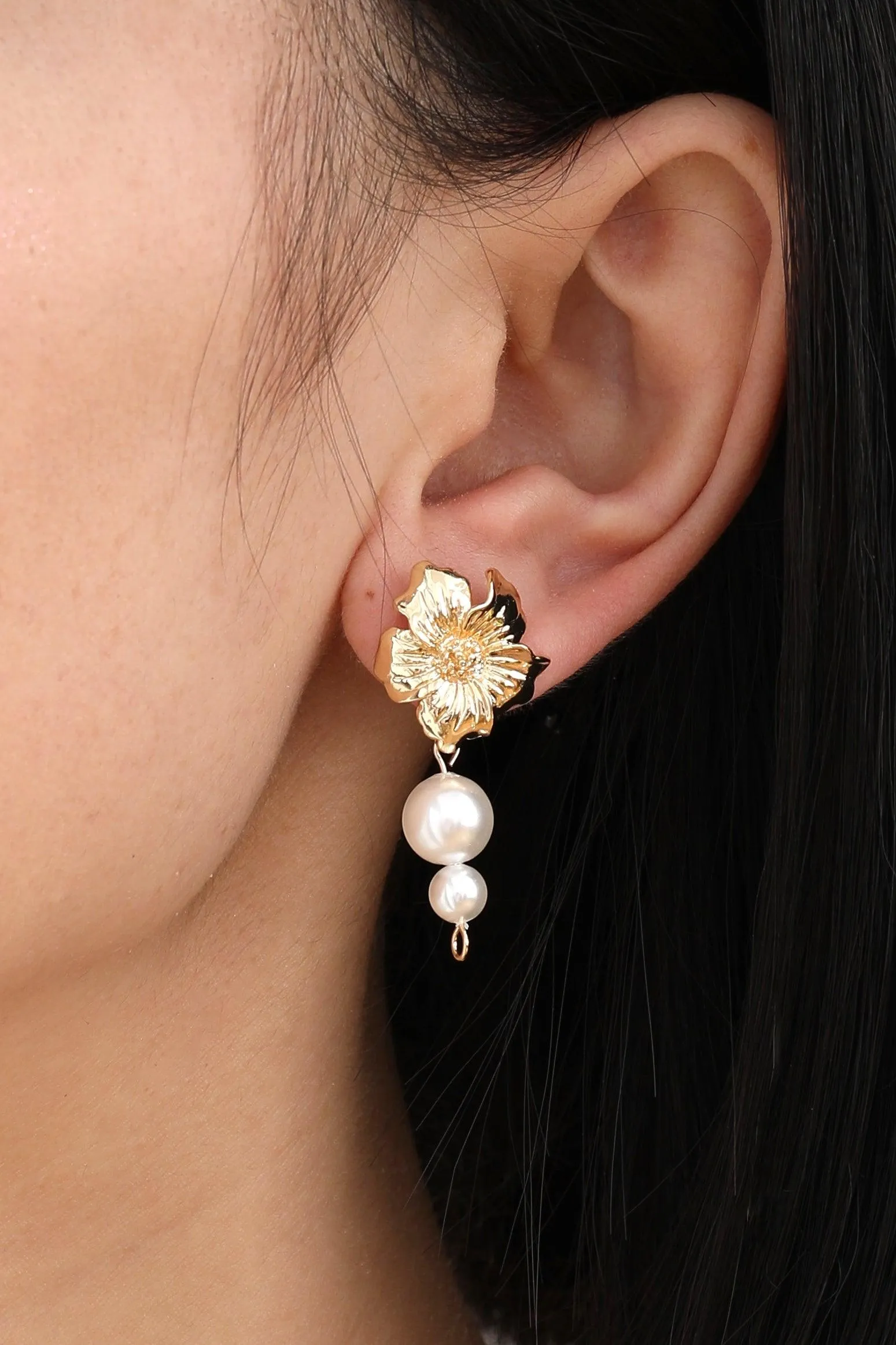 Zahra Pearl Drop Earrings